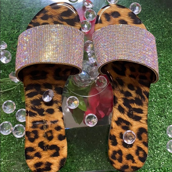 Leopard print diamond slides size 7 - Picture 2 of 3
